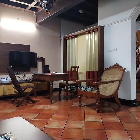 Azza Heritage Home Kochi Exterior photo